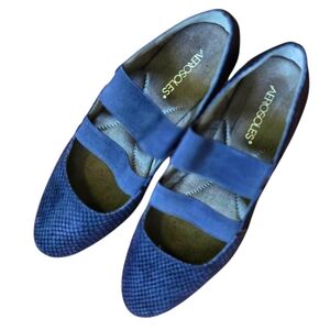 AEROSOLES Womens Blue Suede Ballet Slip Ons. Size 9 US. Stretch Straps.